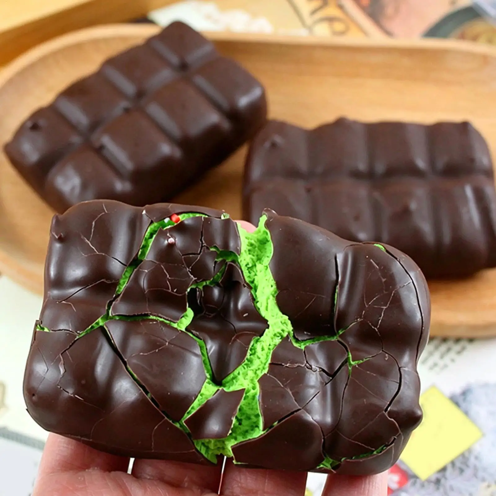 Chocolate Squishy Squeeze Toy  - Food & Snacks Colouring Book 评论和价格