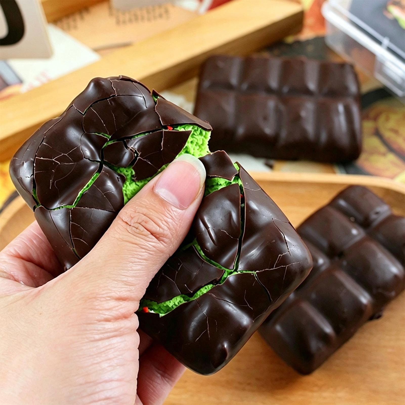 Chocolate Squishy Squeeze Toy  - Food & Snacks Colouring Book 评论和价格